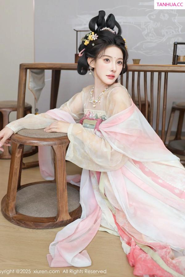   [XiuRen]高清写真图 2025.08.13 No.10645 梨霜儿 古装服饰第28张图片